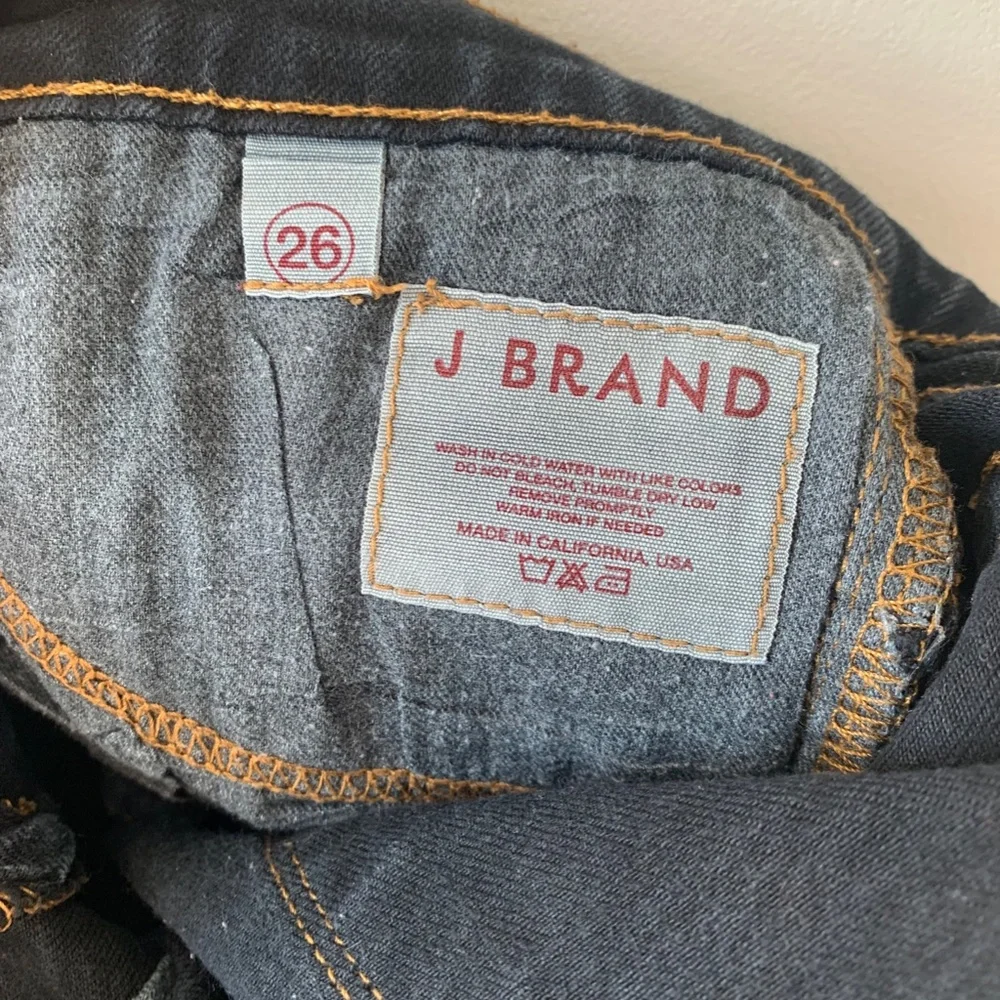 J Brand Jean Black Stretch Wash size 26 Inseam 28" - Picture 4 of 5